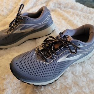 Brooks Ghost 12